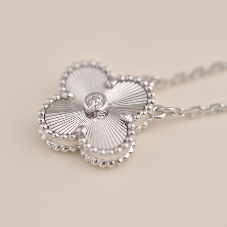 [⭐JeweliWhal]CLOVER  15MM DIAMOND LASER NECKLACE SILVER