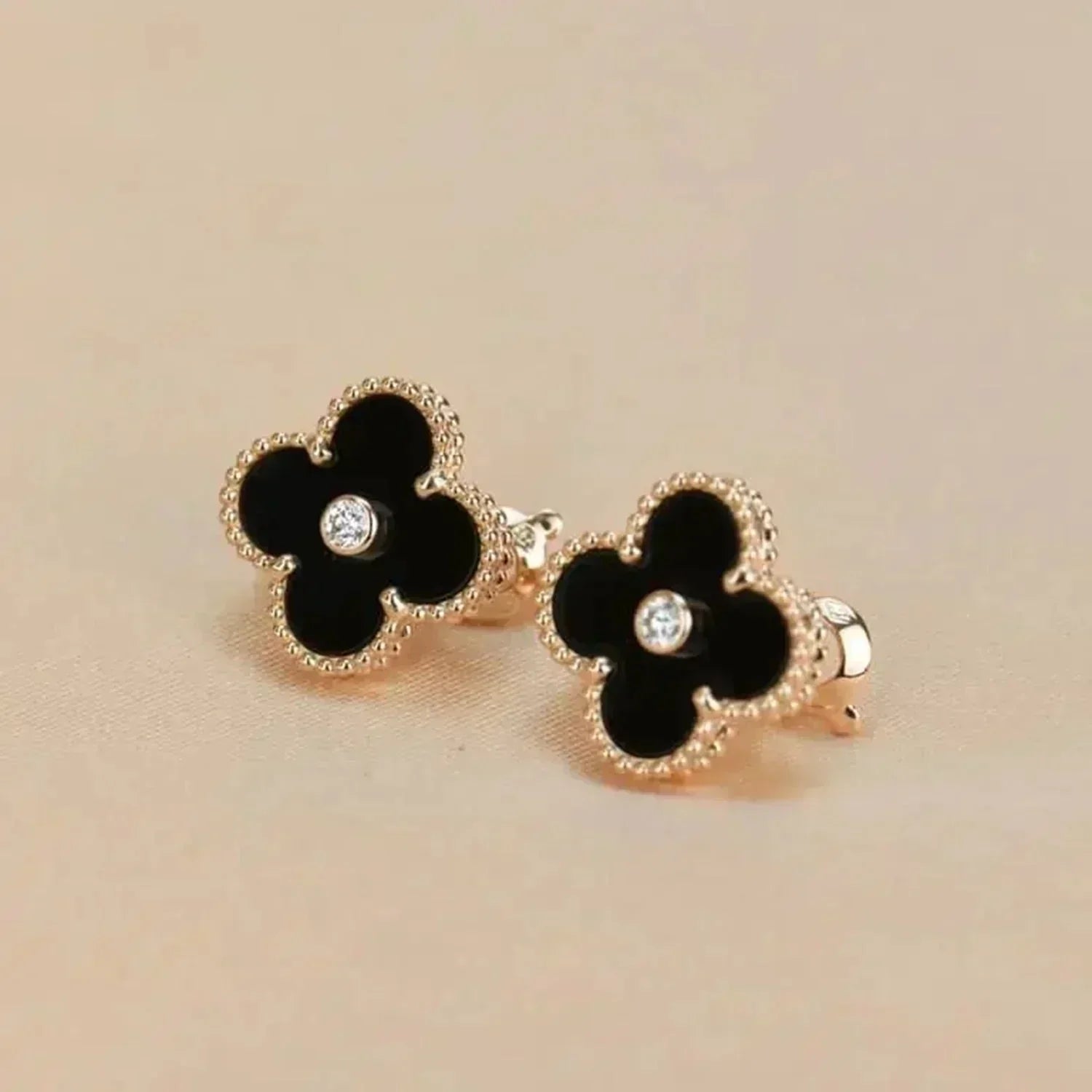 [⭐JeweliWhal]CLOVER MEDIUM 1 MOTIFS ONYX DIAMOND EARRINGS