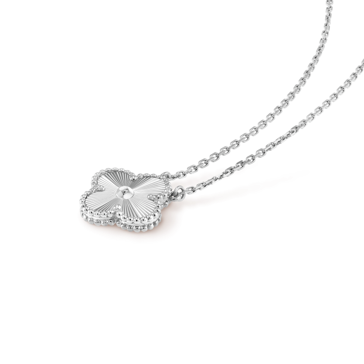 [⭐JeweliWhal]CLOVER 15MM LASER NECKLACE SILVER