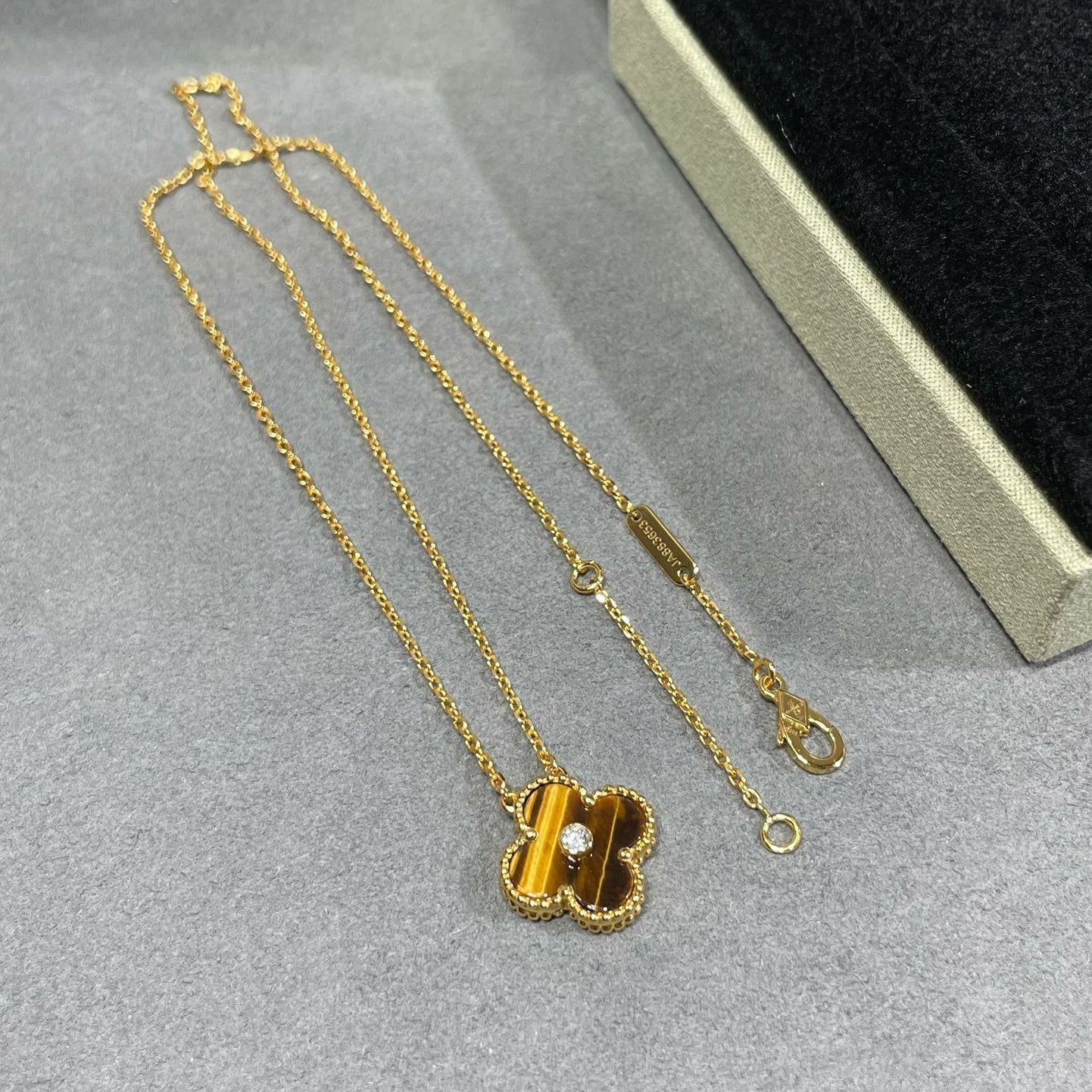 [⭐JeweliWhal]CLOVER 15MM DIAMOND AND YELLOW TIGER'S EYE AGATE necklace