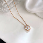 [⭐JeweliWhal]LUCKY WHITE MOP PLUM BLOSSOM قلادة
