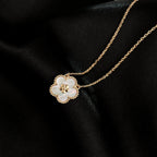 [⭐JeweliWhal]LUCKY WHITE MOP PLUM BLOSSOM قلادة