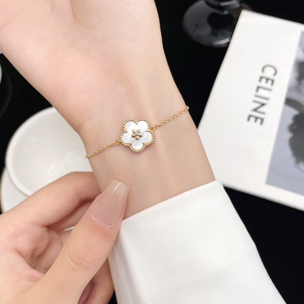 [⭐JeweliWhal]سوار زهرة البرقوق من عرق اللؤلؤ الأبيض المحظوظ