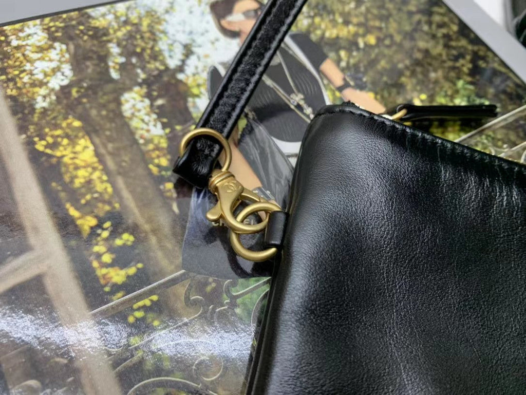 CC ホーボーバッグ 22 ブラック ラムスキン ゴールド金具