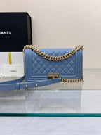 ボーイズバッグ ミディアム 25 クラウドブルー キャビア ゴールド金具