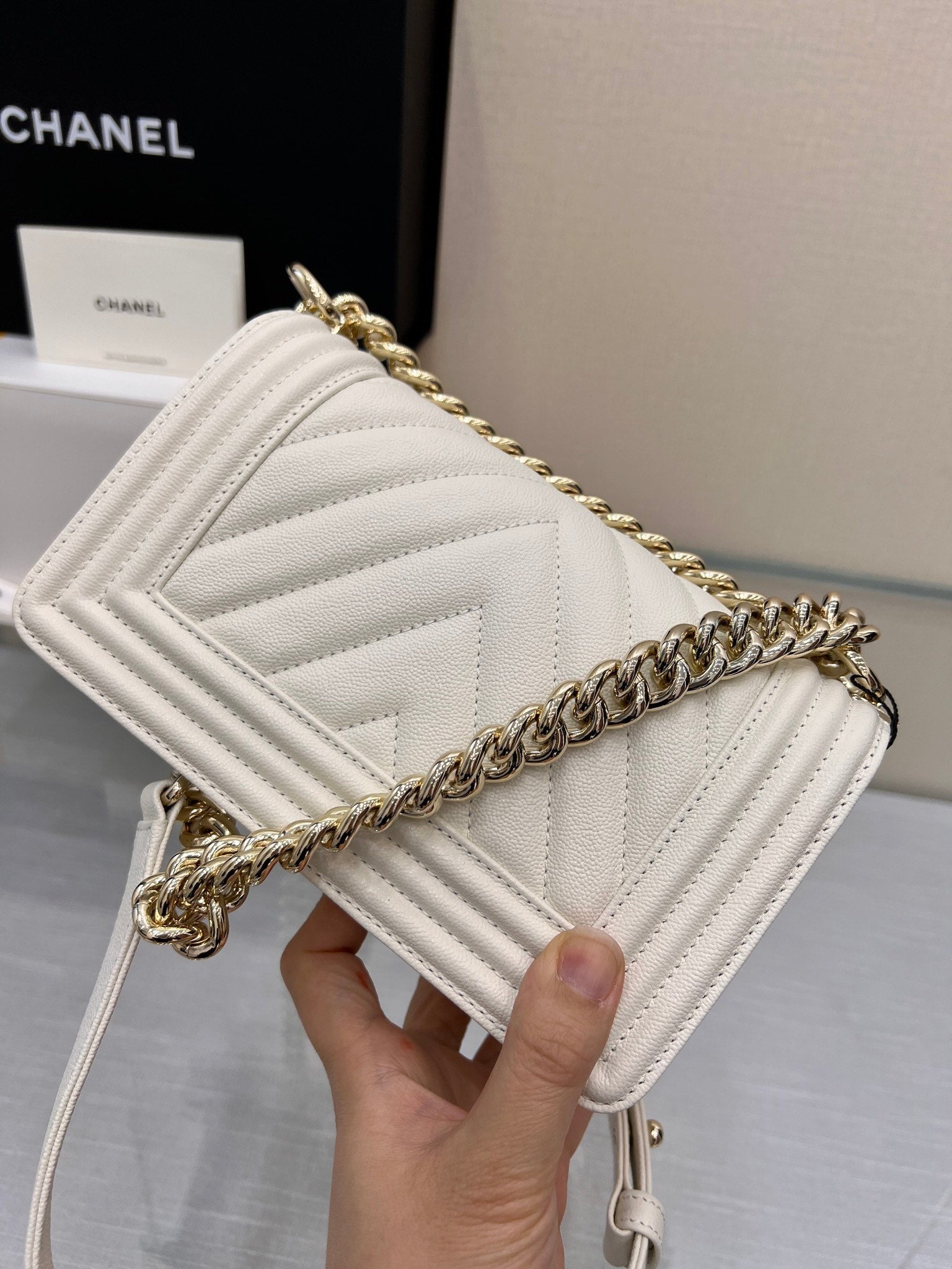 ボーイズバッグ スモール 20 ホワイト シェブロン キャビア ゴールド金具