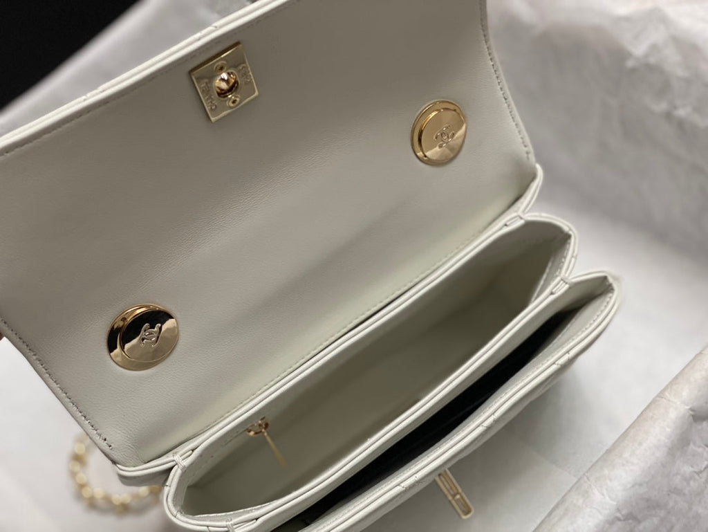 CC トレンディ 20cm ホワイト ラムスキン ゴールドハードウェア