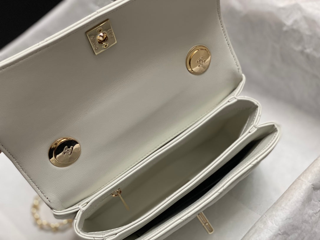 CC トレンディ 20cm ホワイト ラムスキン ゴールドハードウェア