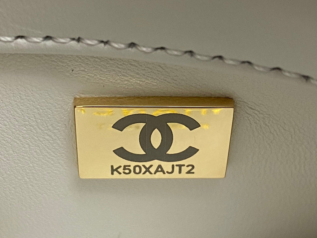 CC トレンディ 20cm ホワイト ラムスキン ゴールドハードウェア