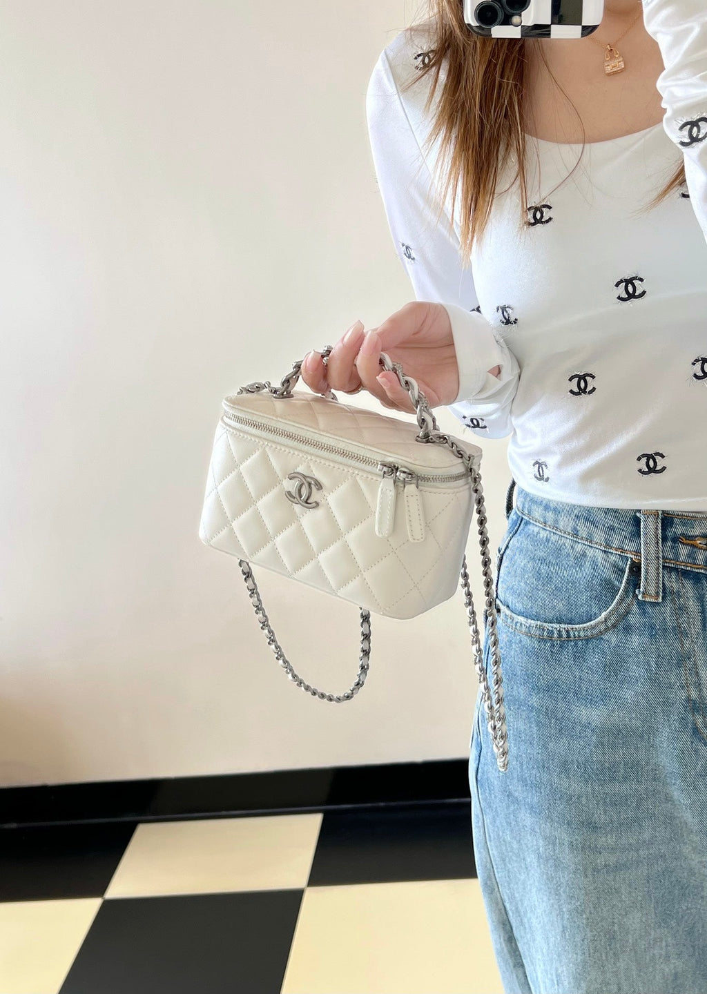 CC バニティケース 17 ホワイト ラムスキン シルバー金具