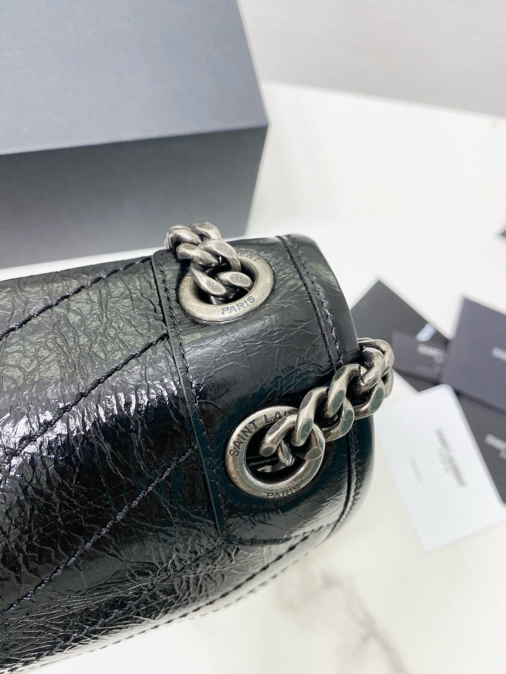 ミディアム ニキ 28インチ ブラック カーフスキン チェーンバッグ 高級