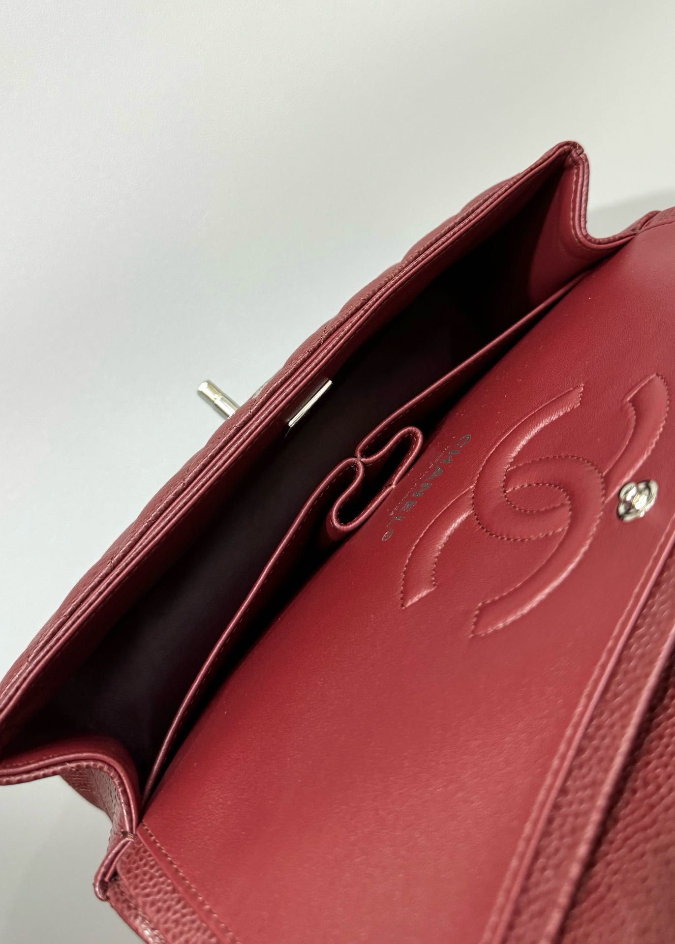 フラップバッグ 25インチ ワインキャビア ラムスキン シルバー金具