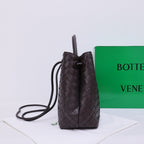 BV ミディアム アンダモ 32 ブラウン ラムスキン ゴールドハードウェア