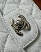 フラップバッグ 25インチ ホワイトキャビアラムスキン シルバー金具