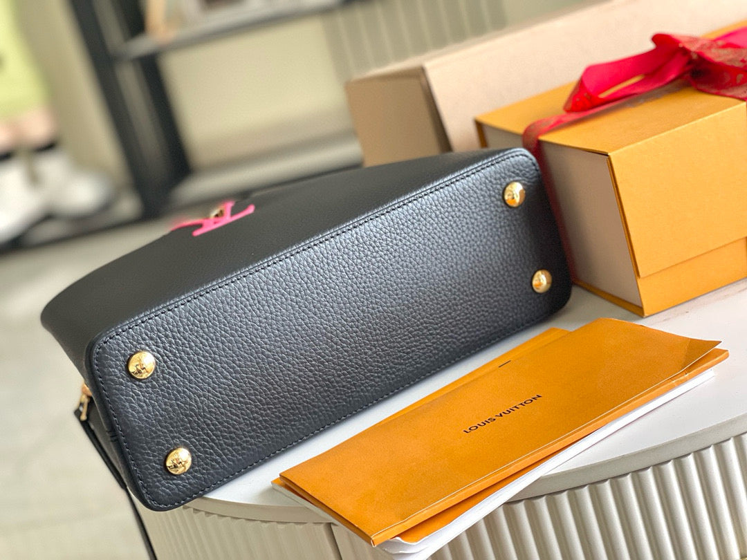 カプシーヌ MM 31 ブラック ゴールドハードウェア