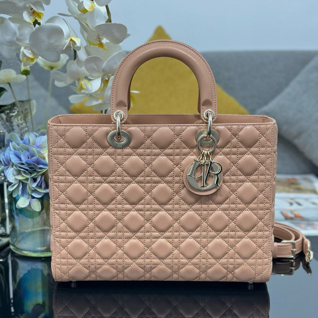 ゴールド金具付きピースラムスキンのラージ32レディースバッグ