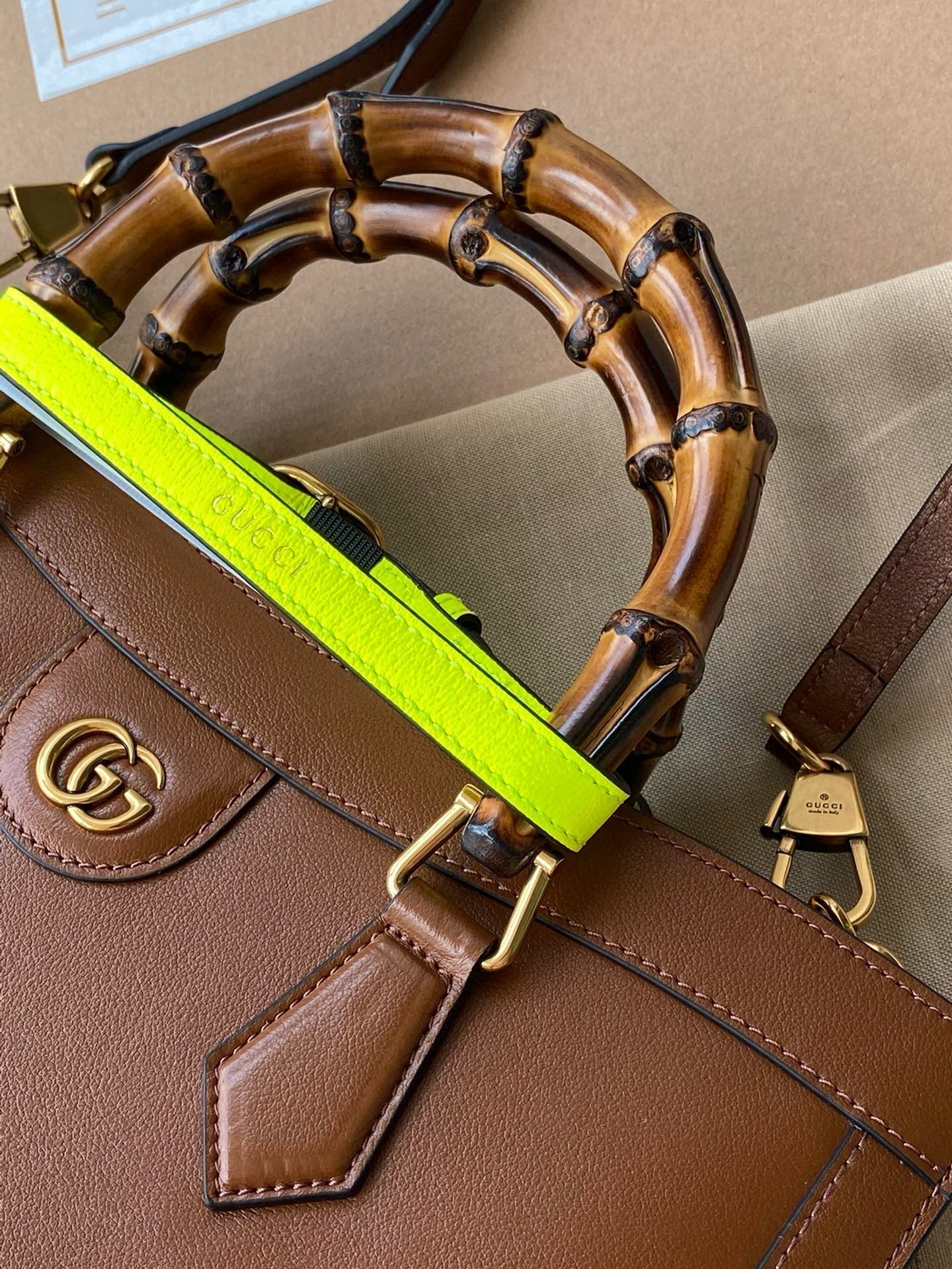 ミディアム ダイアナ トートバッグ 35インチ ブラウン ラッカー カーフスキン バンブーハンドル