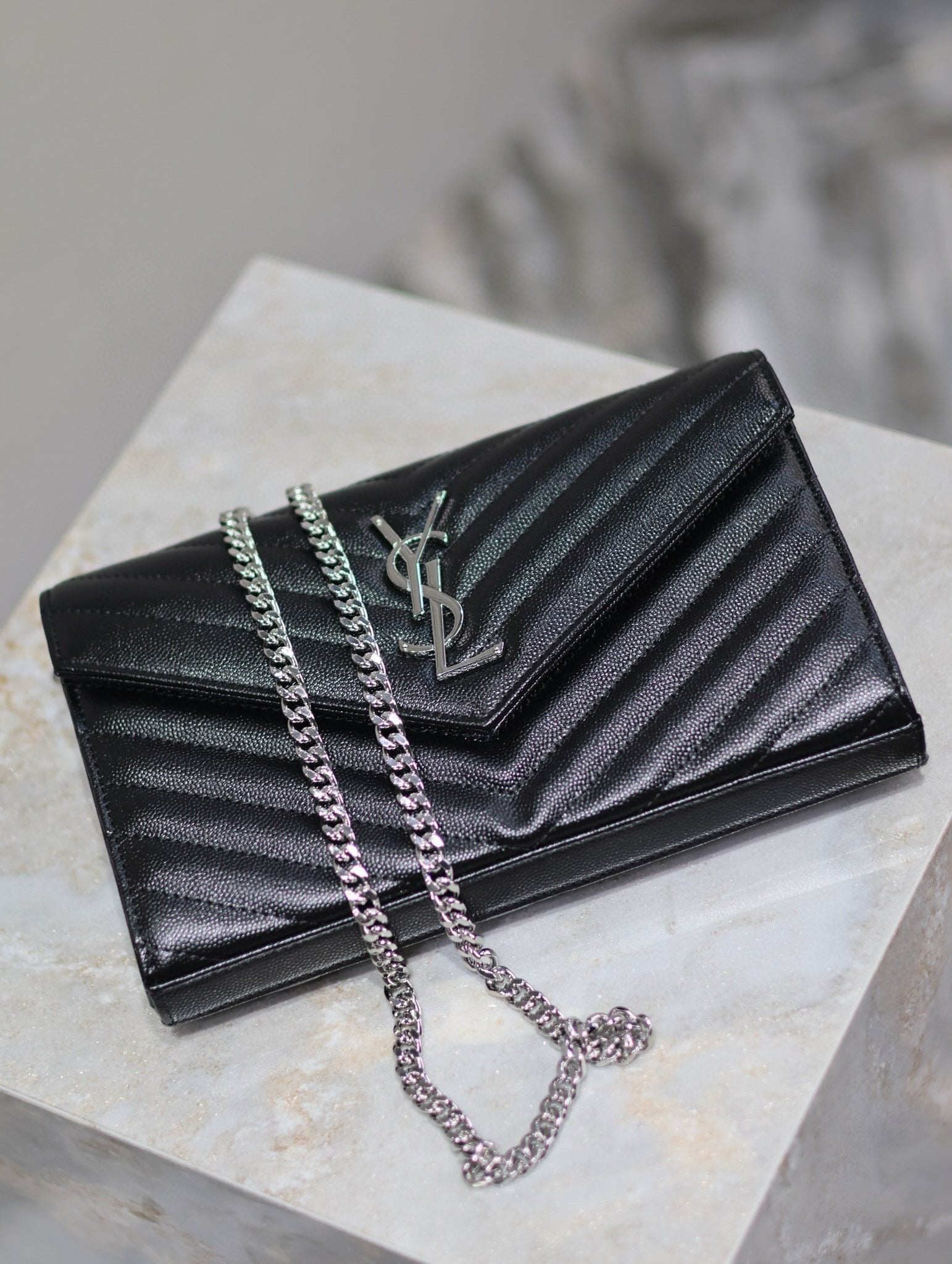 WOC 23 ブラックキャビアラムスキン シルバーハードウェア