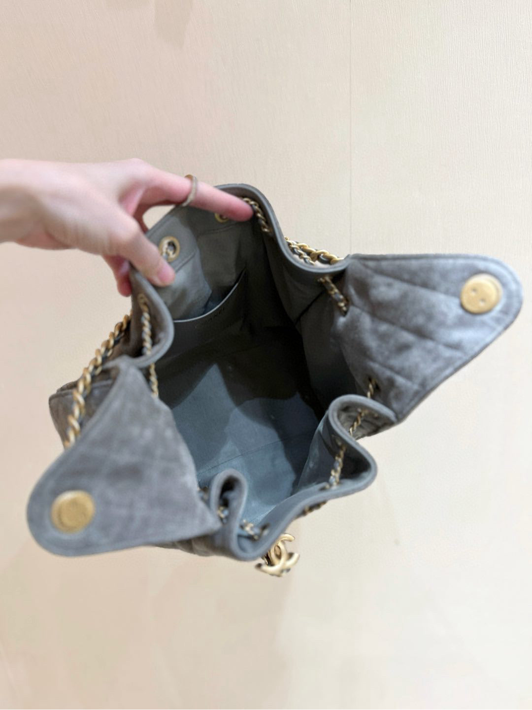 CC 25 HANDBAG IN GREY 30 SUEDE GOLD HARDWARE