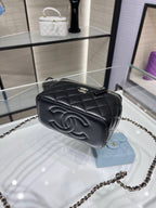 VANITY 17 トップハンドル（ブラックキルティングラムスキン、ゴールド金具）