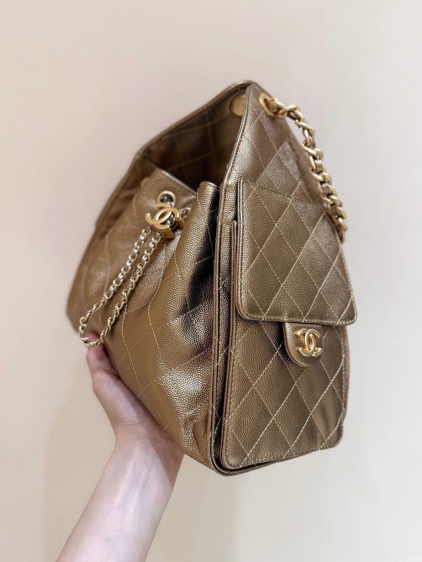 シャネル 25 ミディアム ハンドバッグ ゴールデンブラウン カーフスキン ゴールド金具