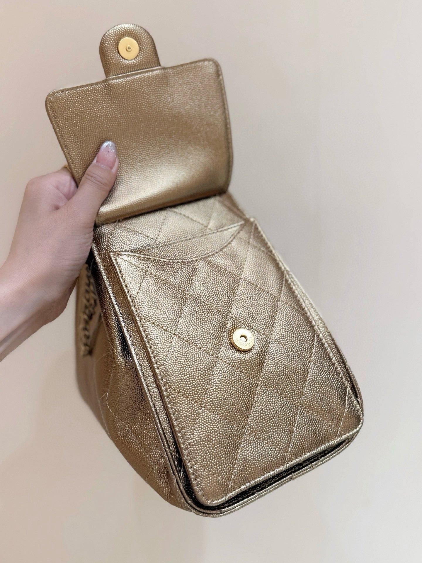 シャネル 25 ミディアム ハンドバッグ ゴールデンブラウン カーフスキン ゴールド金具