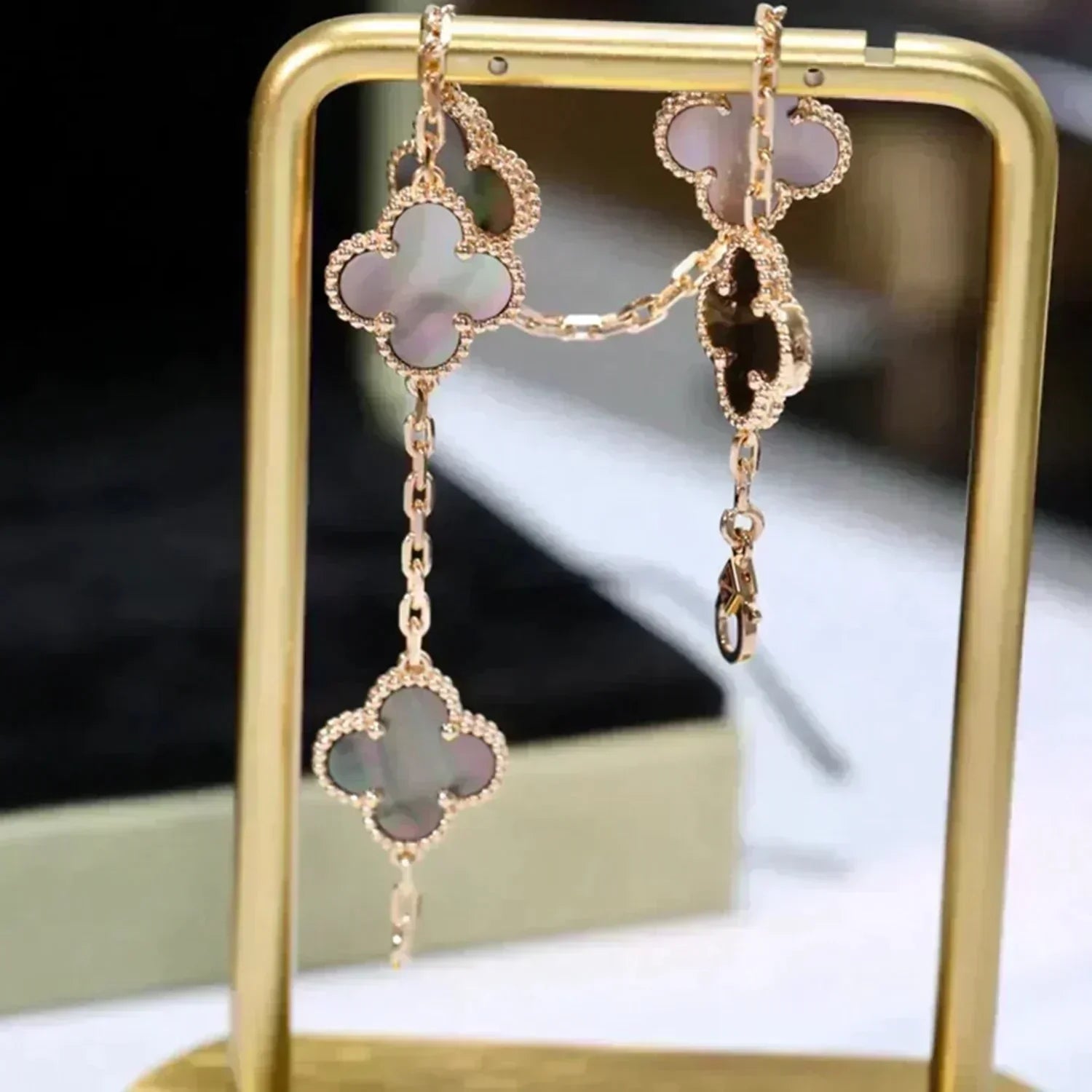 [⭐JeweliWhal] CLOVER 5 MOTIF GRAY MOP BRACELET COLLECTION