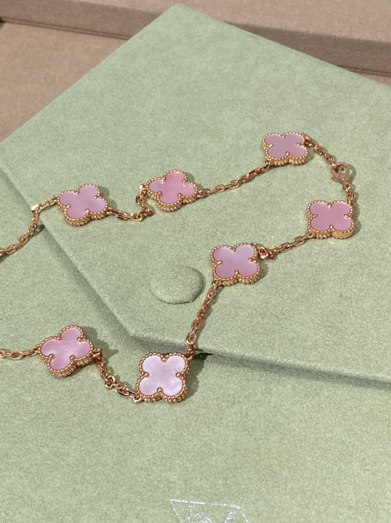 [⭐JeweliWhal Jewellery] Pink Necklace with Ten Clover Designs