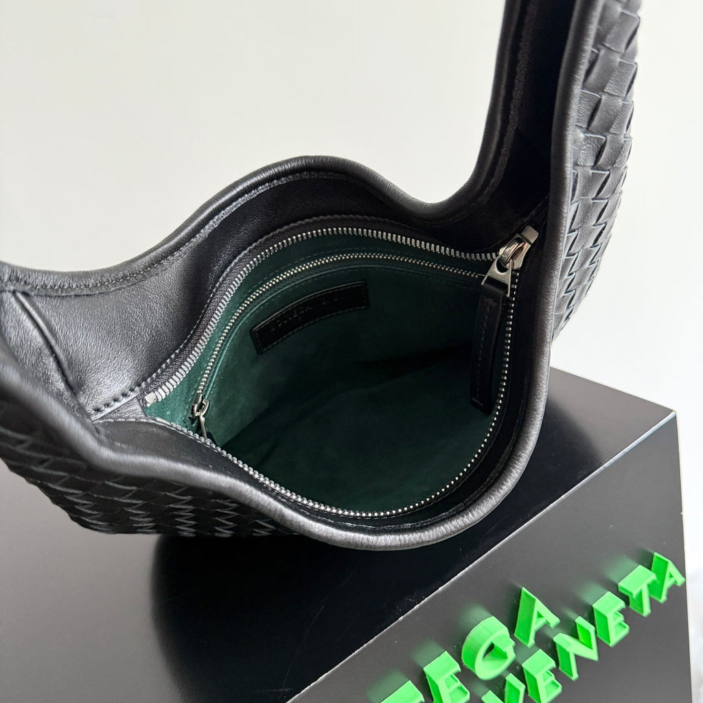 BOTTEGA VENETA 25S VENETO BAG 27 IN BLACK CALFSKIN SILVER HARDWARE