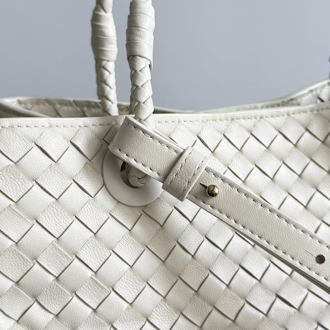 BOTTEGA VENETA 25S BASKET BAG 31 IN IVORY CALFSKIN GOLD HARDWARE