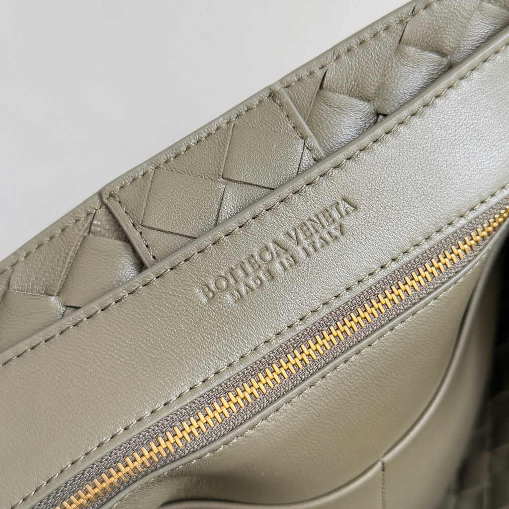 ボッテガ・ヴェネタ 25S ミディアム アンディアモ 32 オリーブグリーン カーフスキン ゴールド金具