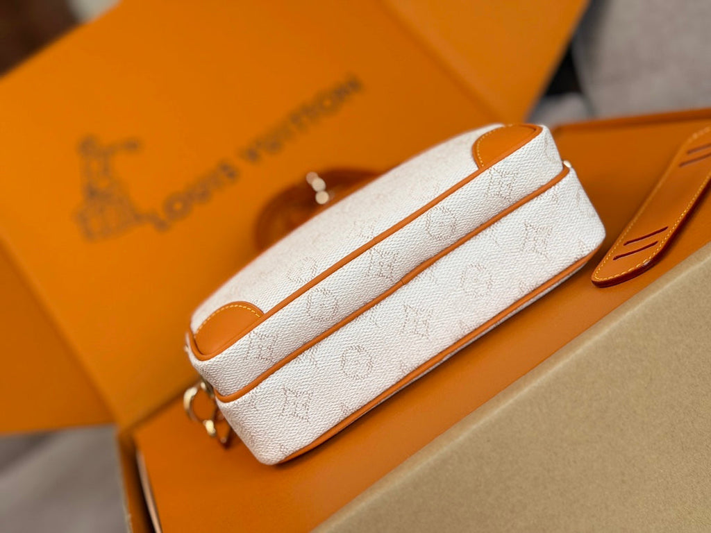 LV 25S ニル バッグ 98mm ホワイトモノグラムキャンバスとカーフスキンゴールド金具