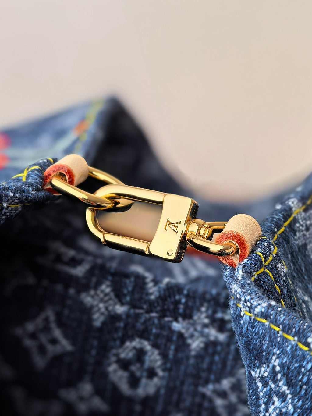 LV 25S ヴェニス バックパック 26インチ ブルーデニム モノグラム チェリー ゴールド金具