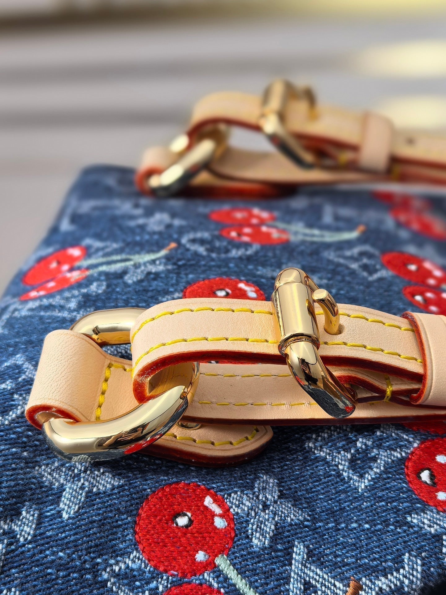 LV 25S ヴェニス バックパック 26インチ ブルーデニム モノグラム チェリー ゴールド金具