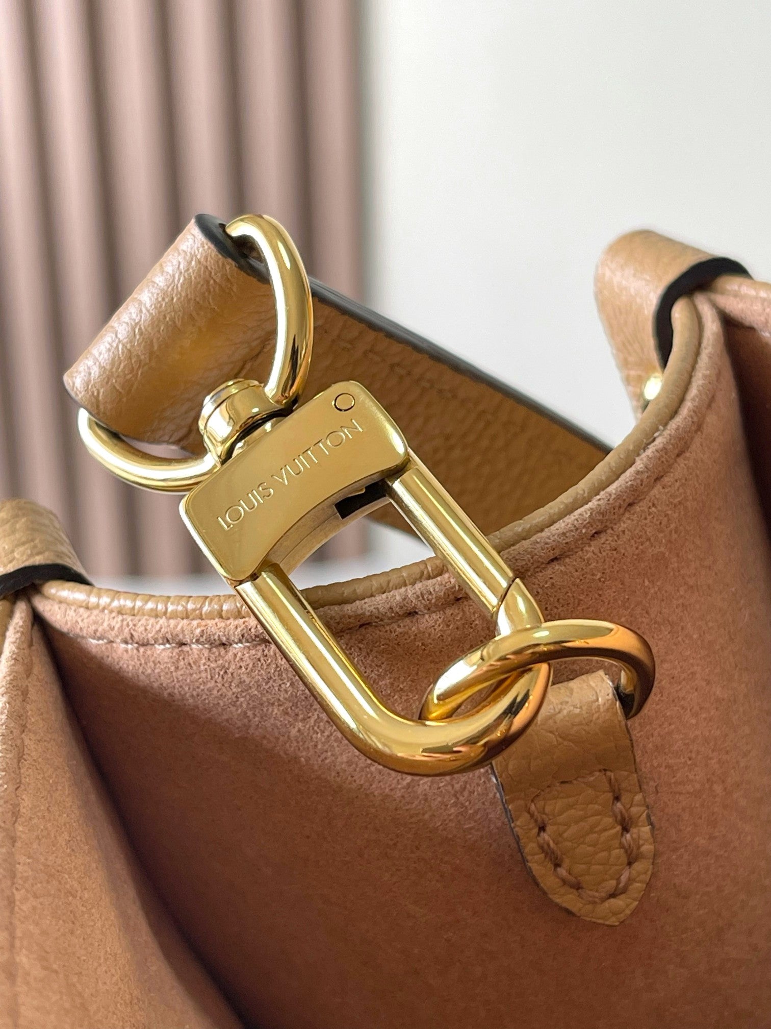 オンザゴー PM 25 ミルクティー モノグラム プリントレザー