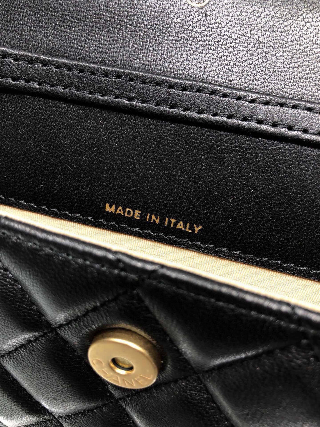 ミニフラップバッグ 12インチ ブラック キルティングラムスキン ゴールド金具