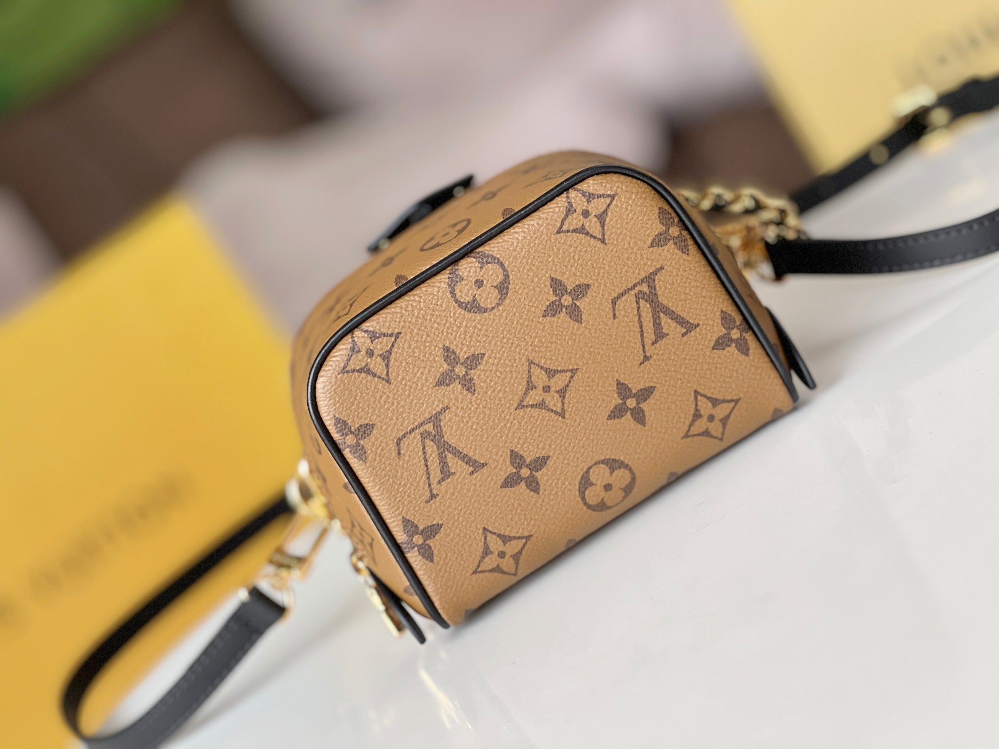 LV 25S ジャスト・イン・ケース 14インチ ブラウン モノグラム キャンバス レザートリム ブラック