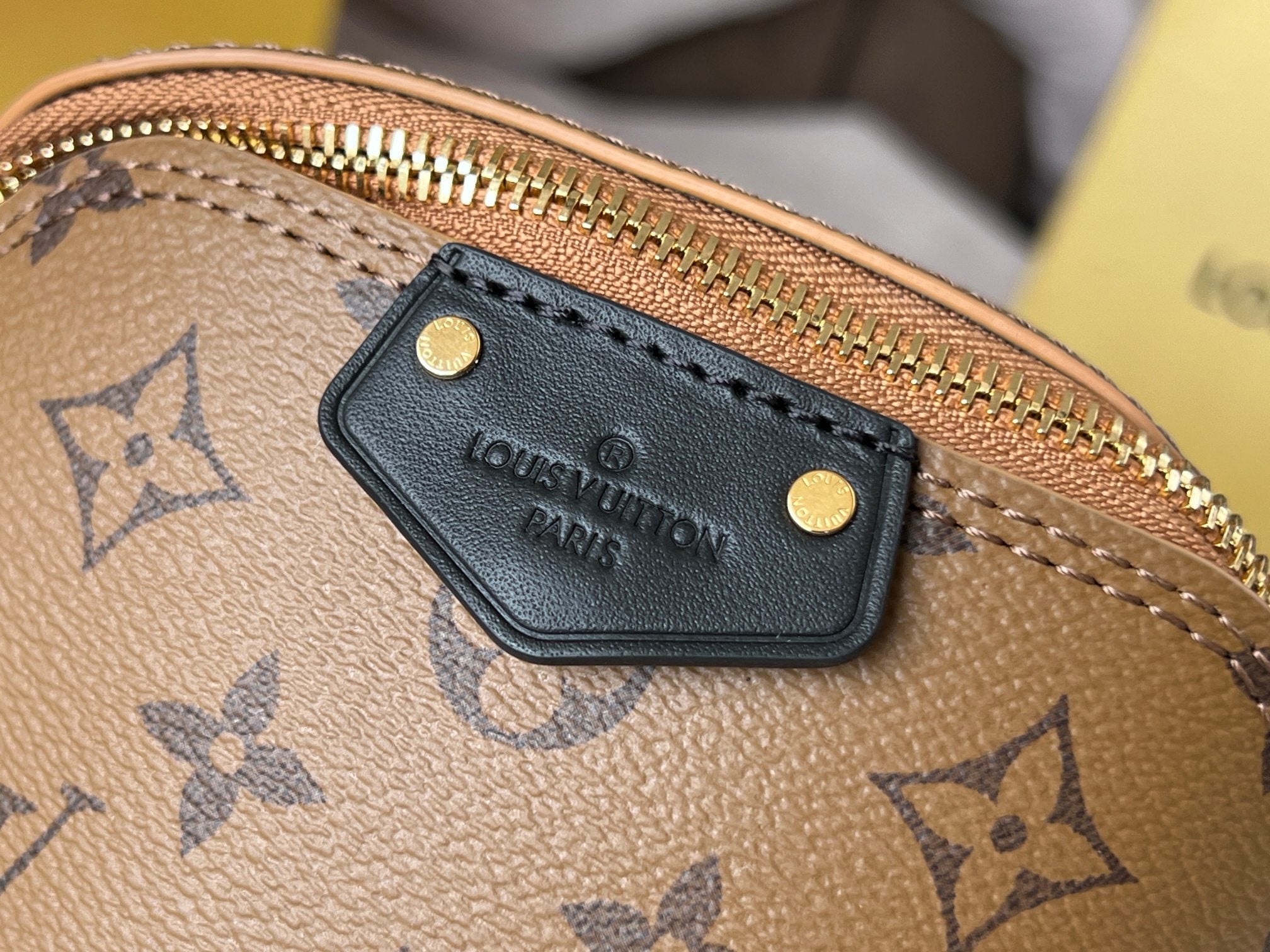 LV 25S ジャスト・イン・ケース 14インチ ブラウン モノグラム キャンバス レザートリム ブラック