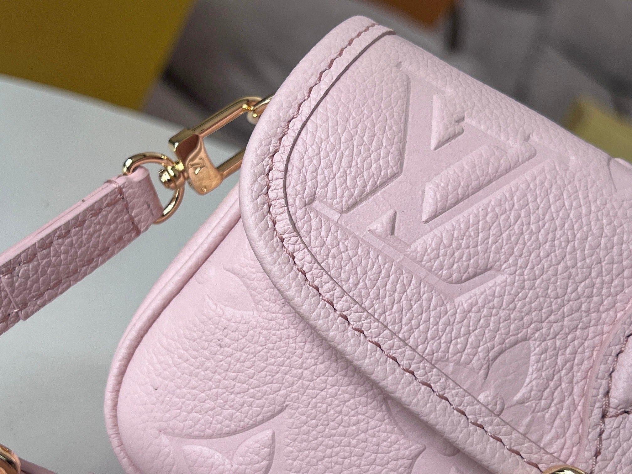 LV 25S ミニ ナノ ダイアン 19インチ ピンク モノグラム アンプラント レザー ゴールド金具