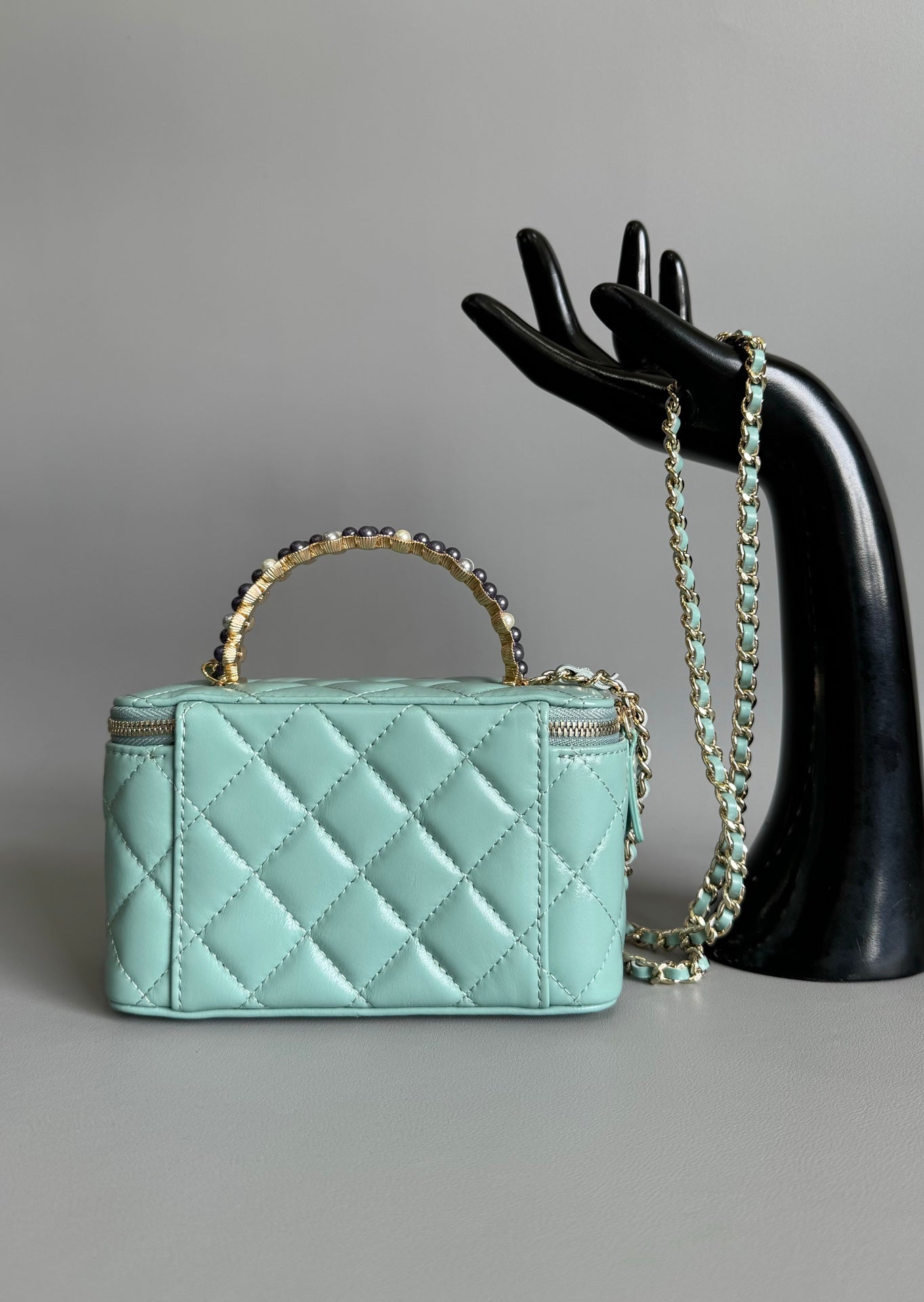 CC バニティケース パール 17cm アクアブルー ラムスキン ゴールド金具