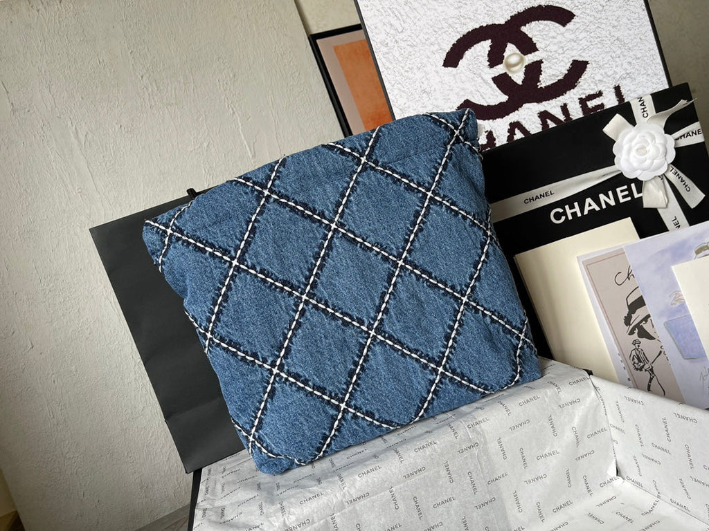 CC ミディアム 37 クロスボディバッグ（ブルーデニム、チェーン付き）