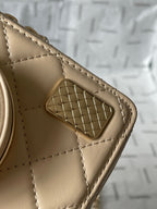 CC 16 カメラバッグ（ダークベージュカーフスキンとゴールドメッキメタル製）