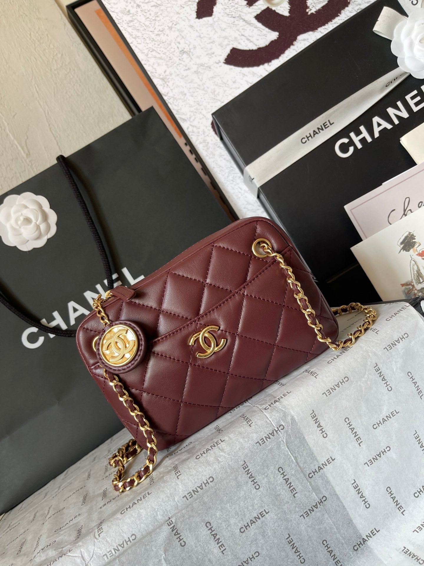 カメラバッグ 18インチ バッカニア レッド キルティング ラムスキン ダブルC ゴールドコイン