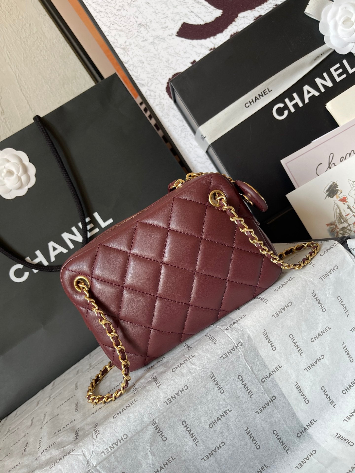 カメラバッグ 18インチ バッカニア レッド キルティング ラムスキン ダブルC ゴールドコイン