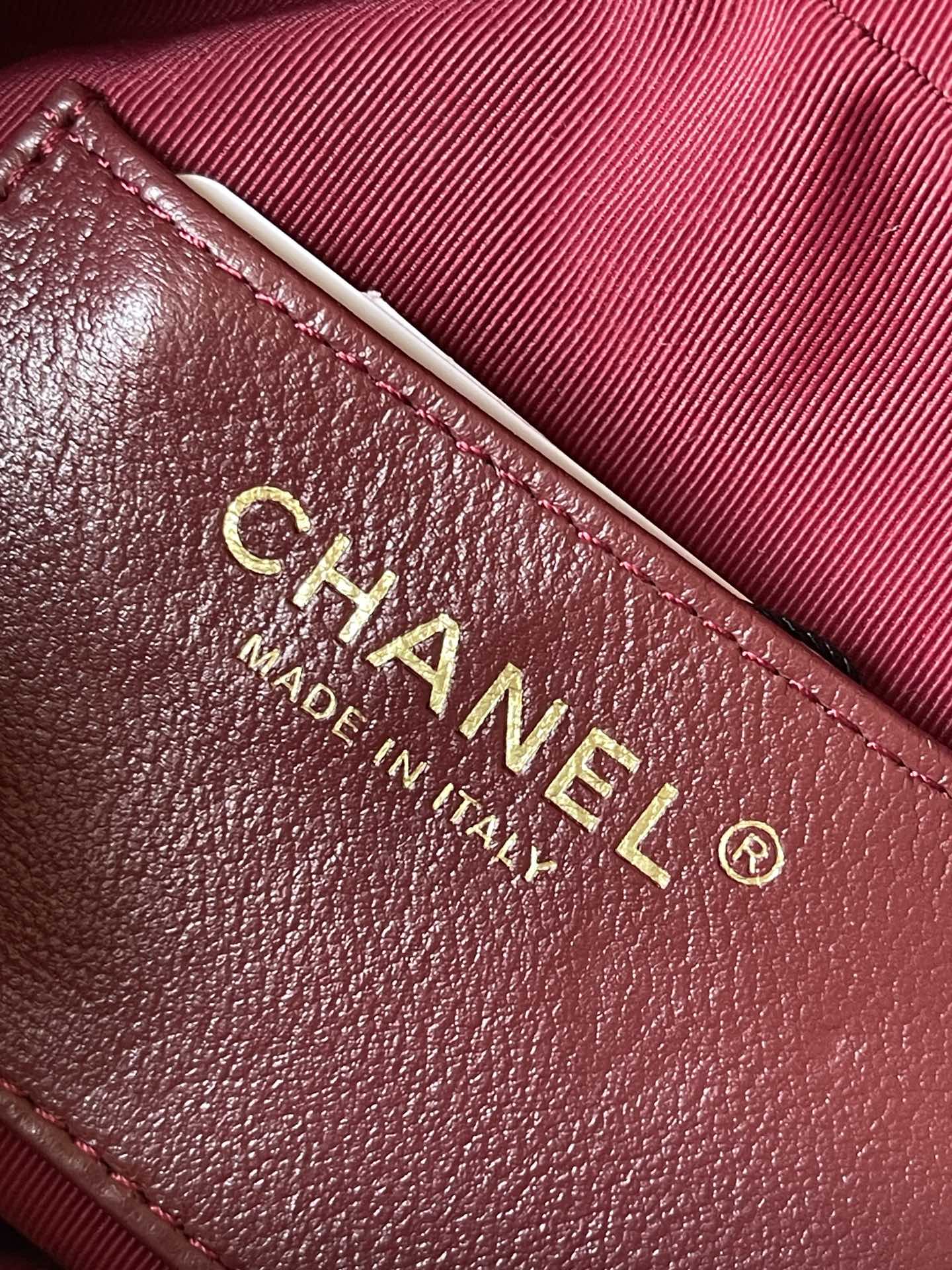 カメラバッグ 18インチ バッカニア レッド キルティング ラムスキン ダブルC ゴールドコイン