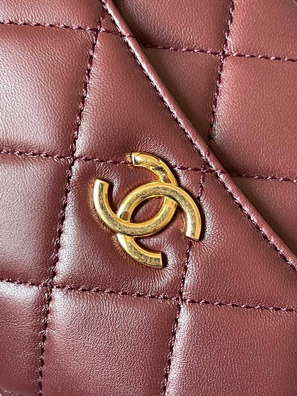 カメラバッグ 18インチ バッカニア レッド キルティング ラムスキン ダブルC ゴールドコイン