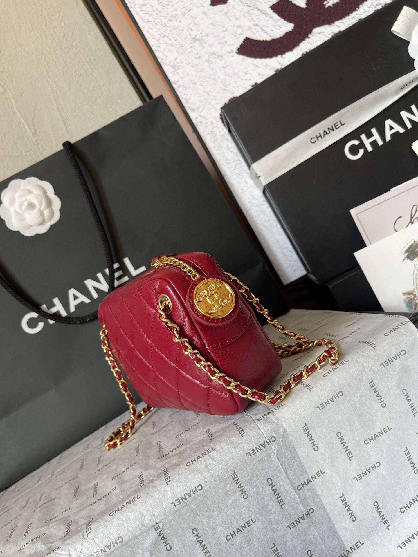 カメラバッグ 18インチ レッド キルティング ラムスキン ダブルC ゴールドコイン