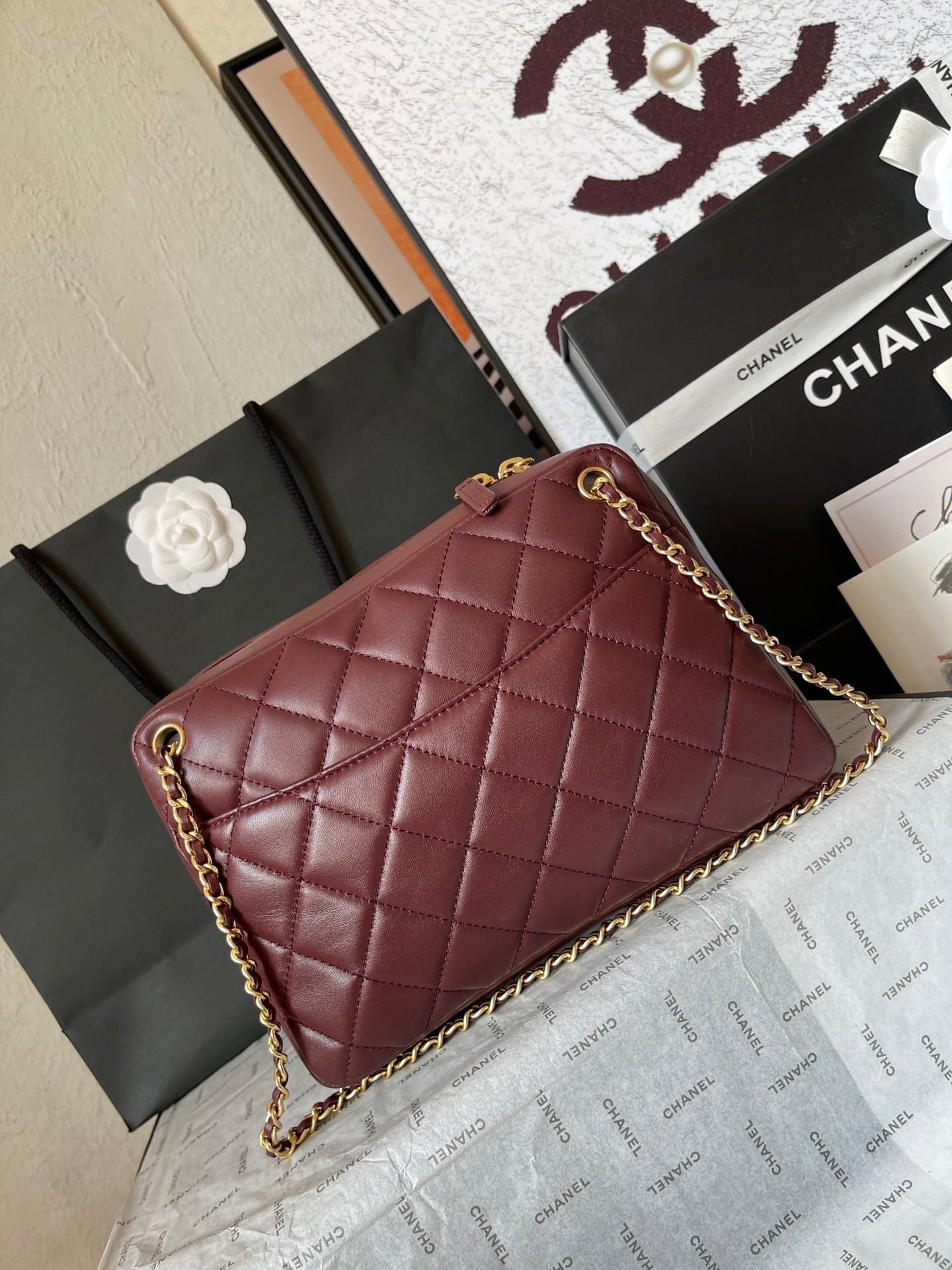 カメラバッグ 24インチ バッカニア レッド キルティング ラムスキン ダブルC ゴールドコイン