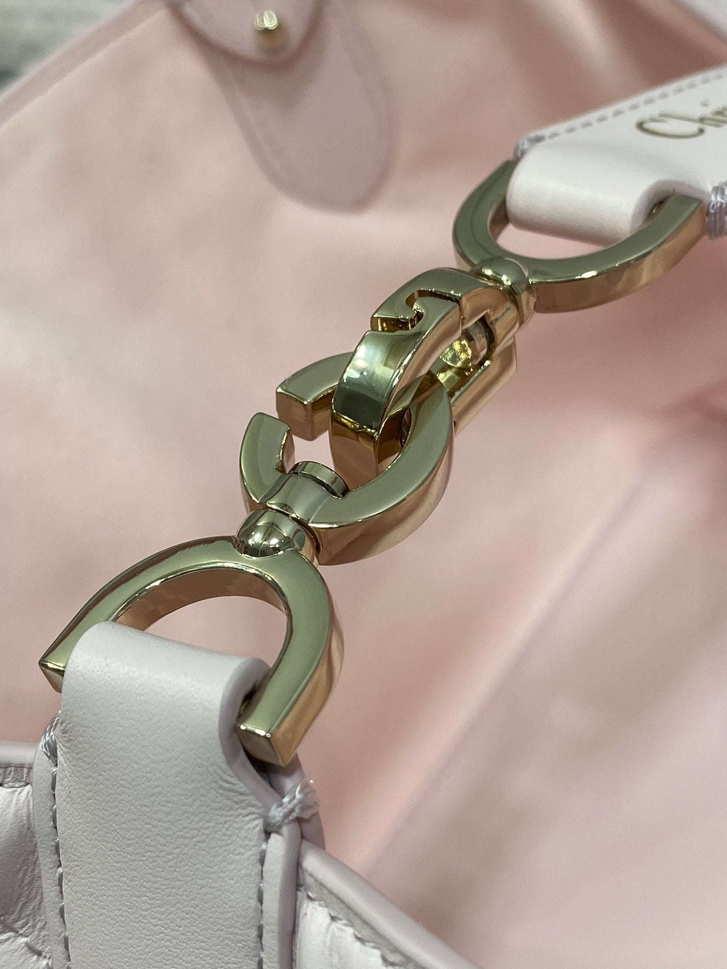 ライトピンクのマクロカナージュカーフスキンを使用したALWAYS MINI 23バッグ