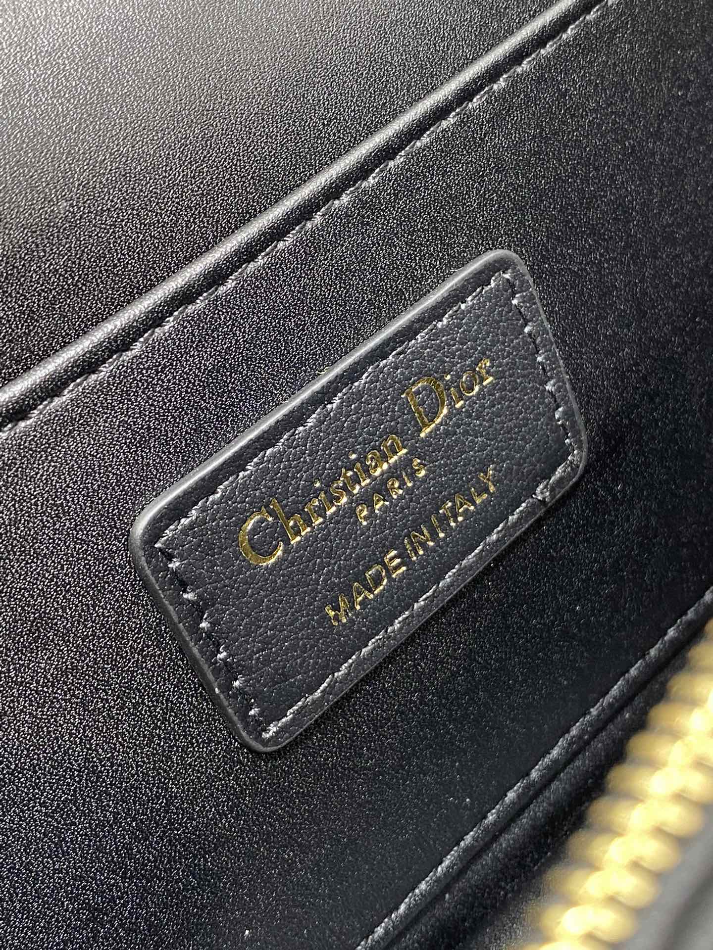 フラップバッグ 18 ブラック キルティング オールオーバー カーフスキン